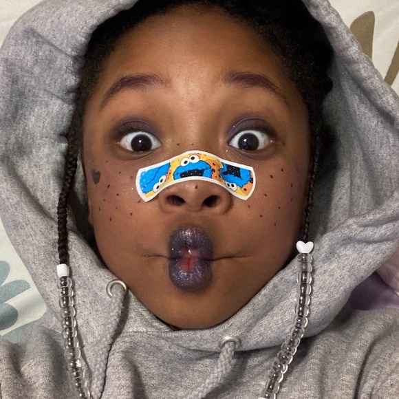 Meet your Posher, Kayla drew - Picture 2 of 5